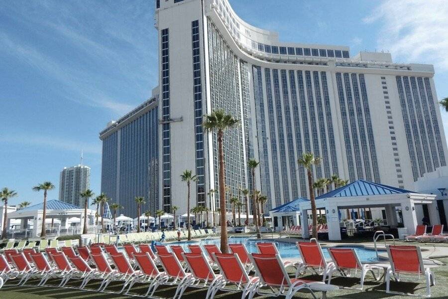 Westgate Resort and Casino facade,outdoor pool