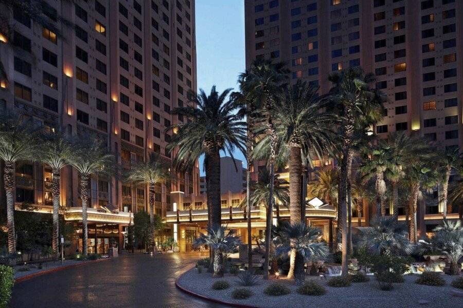 Hilton Grand Vacations Club on the Strip facade