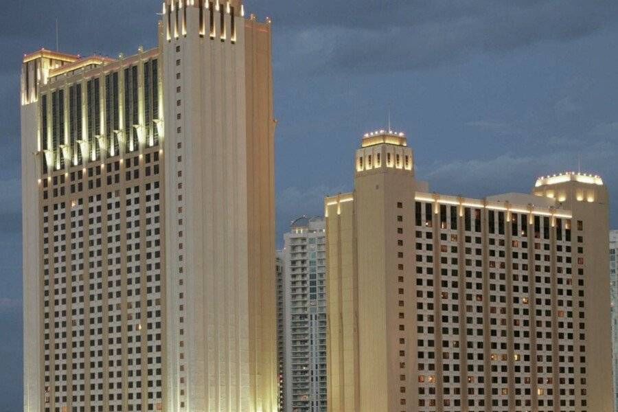 Hilton Grand Vacations Club on the Strip facade