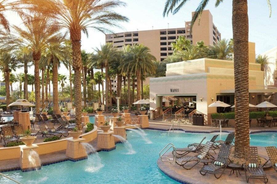 Hilton Grand Vacations Club on the Strip outdoor pool,restaurant