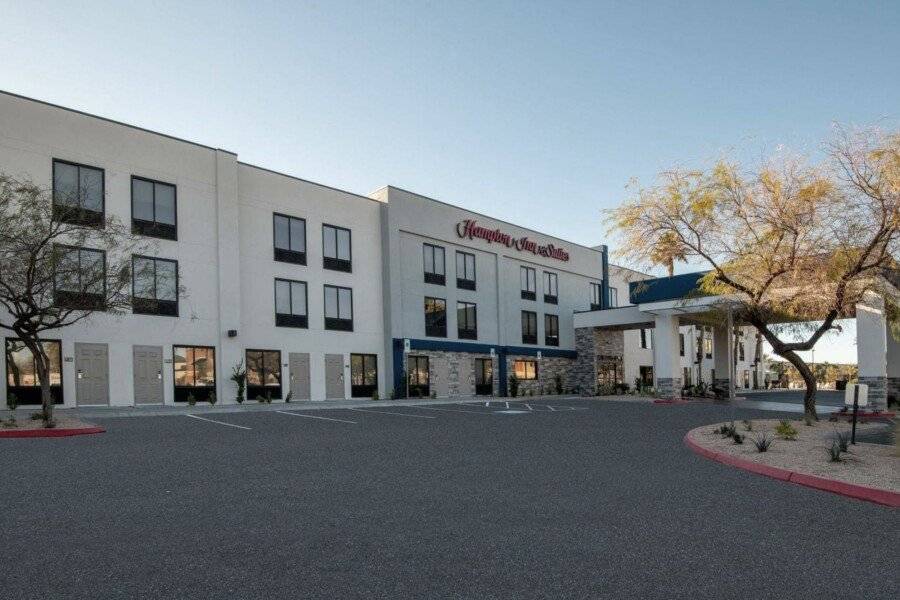 Hampton Inn & Suites-Henderson facade