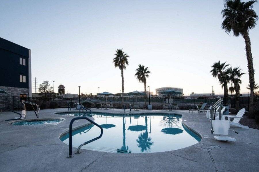 Hampton Inn & Suites-Henderson outdoor pool