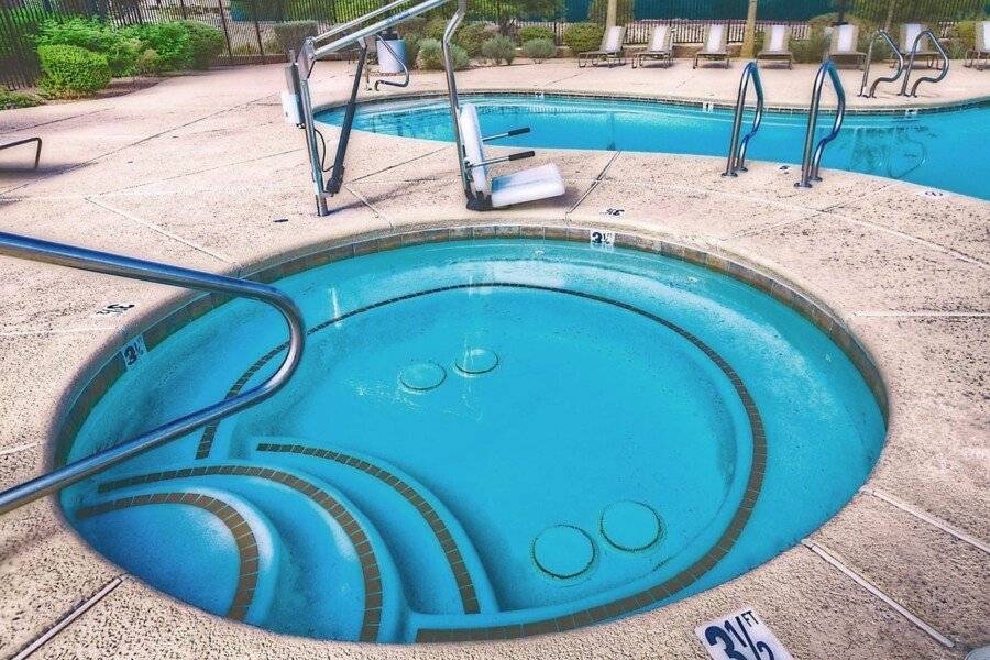 Hampton Inn & Suites-Henderson jacuzzi,pool