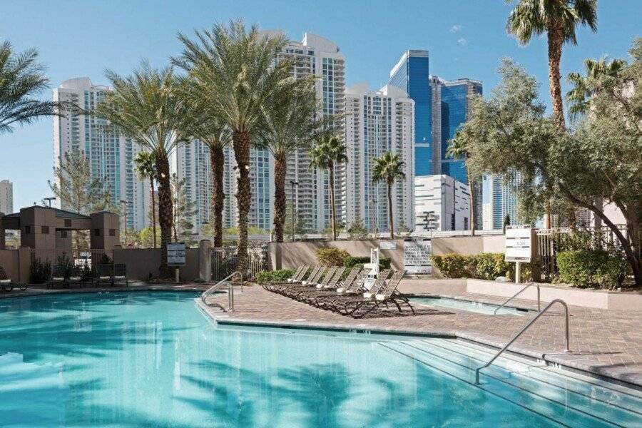 Hilton Grand Vacations Club Paradise outdoor pool