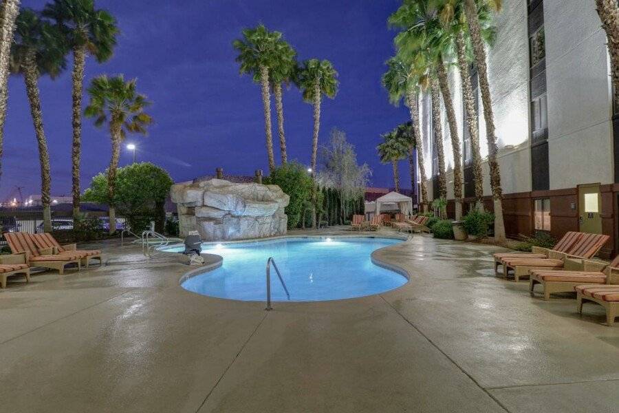 Hampton Inn Tropicana outdoor pool