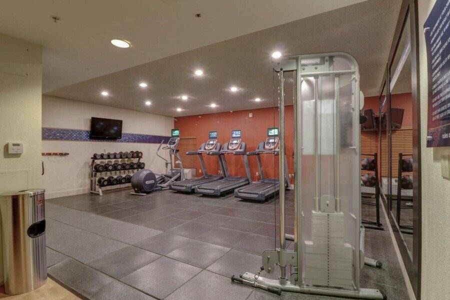 Hampton Inn Tropicana fitness centre