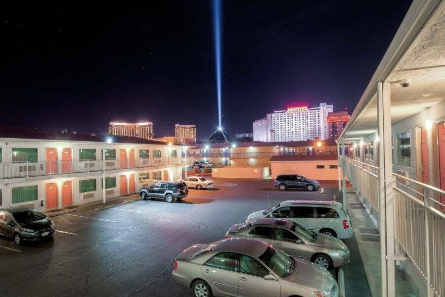 Motel 6-Las Vegas, NV - Tropicana , parking