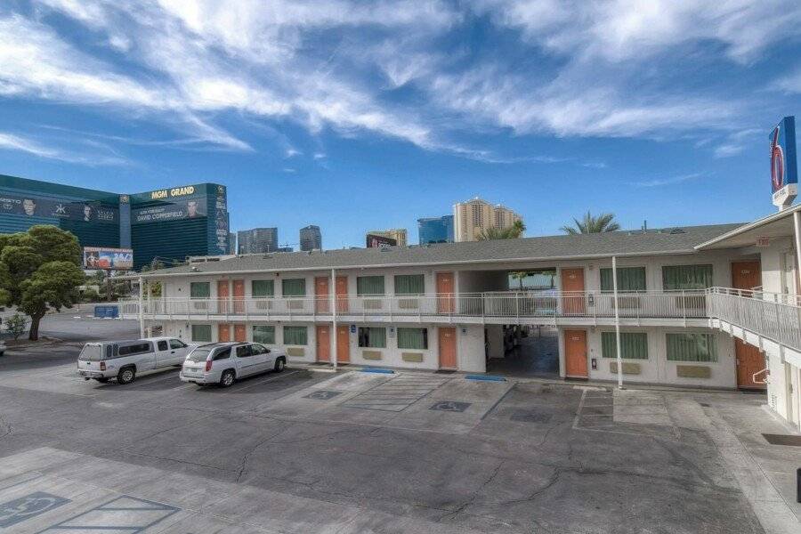 Motel 6-Las Vegas, NV - Tropicana , hotel facade, parking