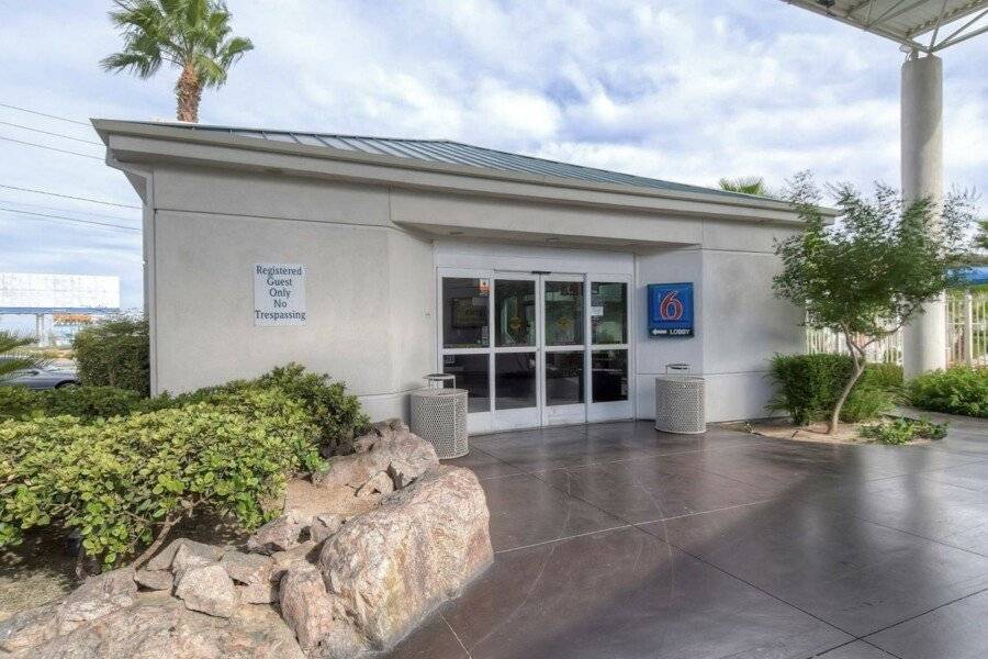 Motel 6-Las Vegas, NV - Tropicana , hotel facade