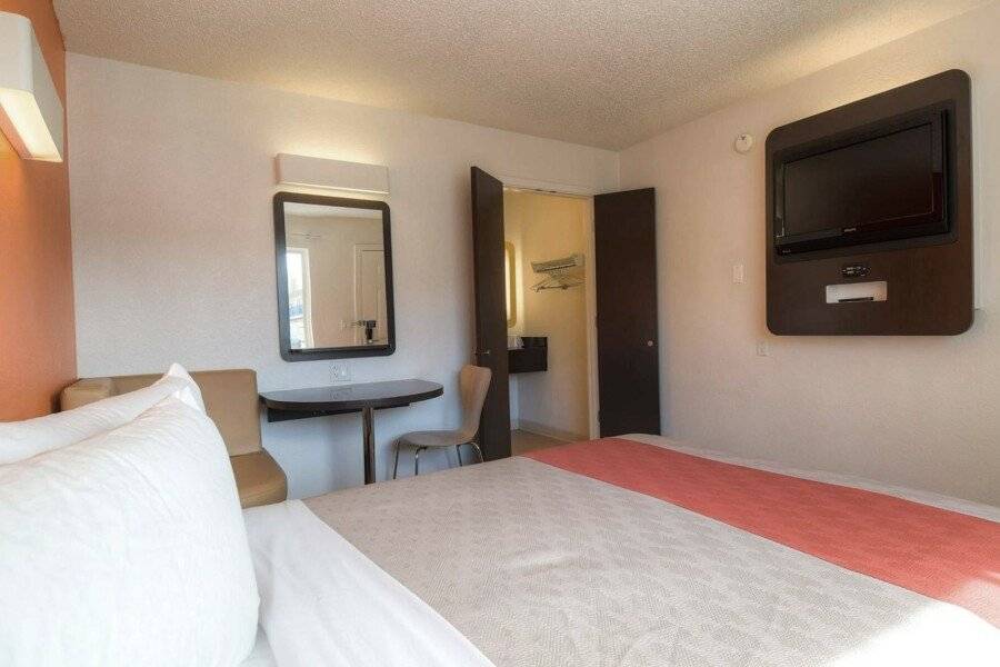 Motel 6-Las Vegas, NV - Tropicana hotel bedroom