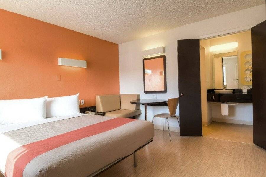 Motel 6-Las Vegas, NV - Tropicana hotel bedroom