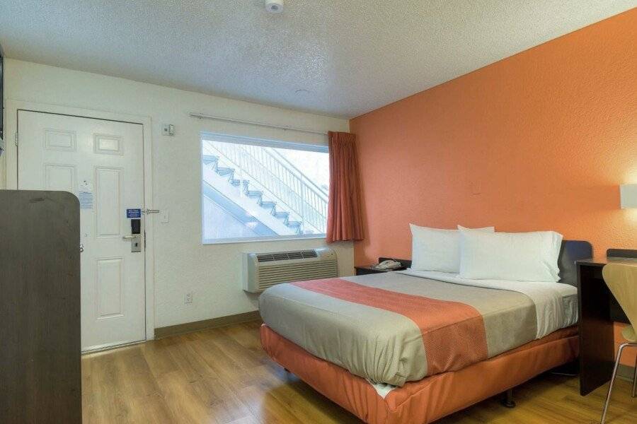 Motel 6-Las Vegas, NV - Tropicana hotel bedroom