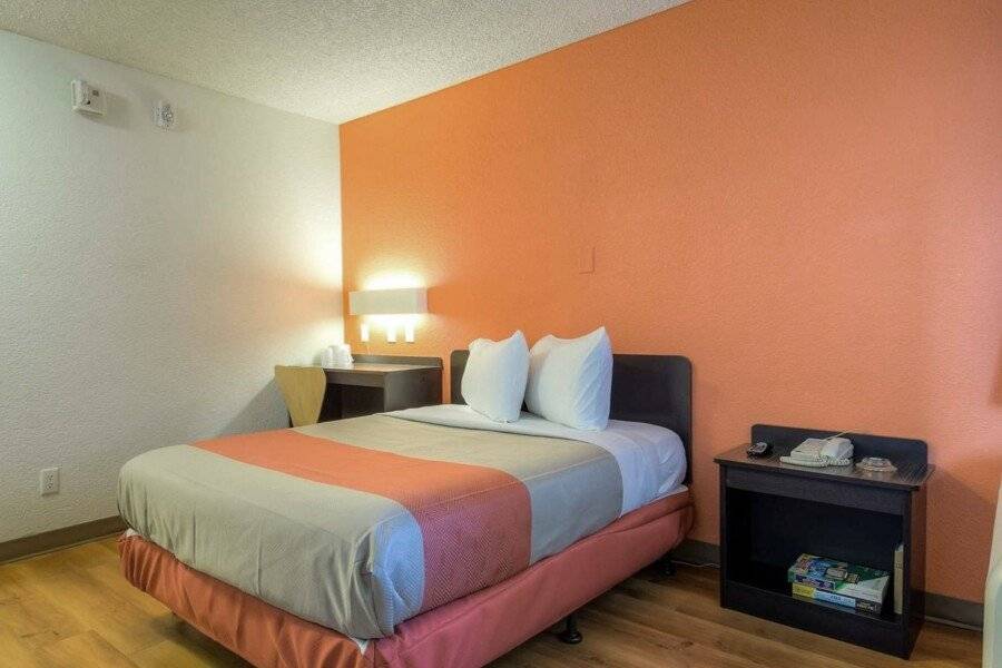 Motel 6-Las Vegas, NV - Tropicana hotel bedroom