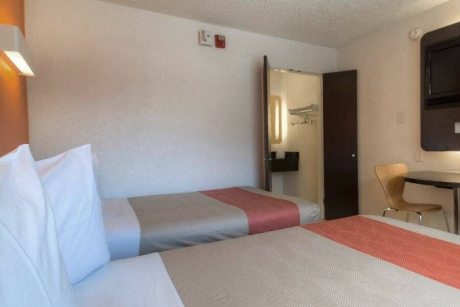 Motel 6-Las Vegas, NV - Tropicana hotel bedroom