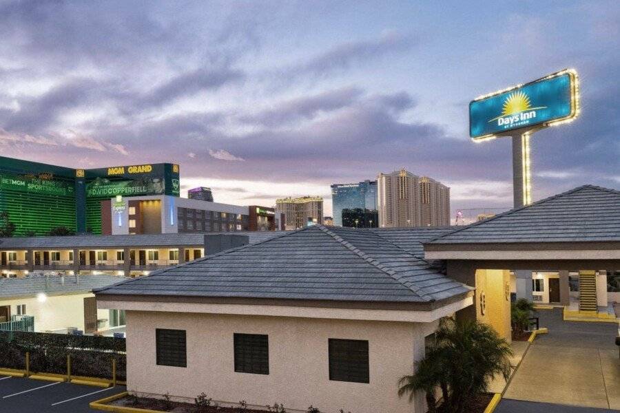 Days Inn by Wyndham Airport Near the Strip facade