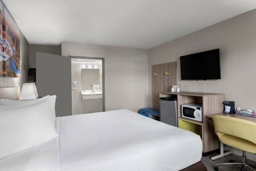 Days Inn by Wyndham Airport Near the Strip hotel bedroom