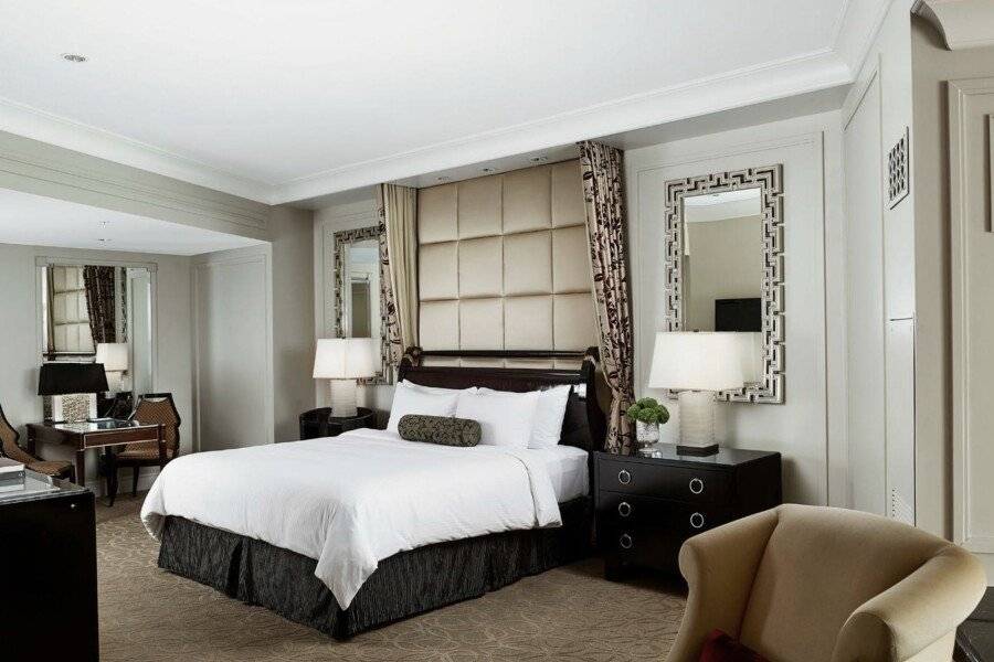 The Palazzo at The Venetian® hotel bedroom