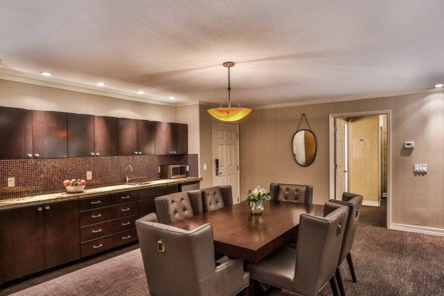 Tuscany Suites & Casino kitchen