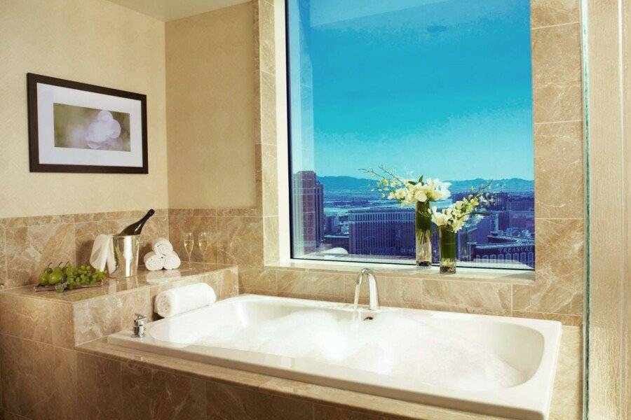 Trump International Hotel bathtub,ocean view