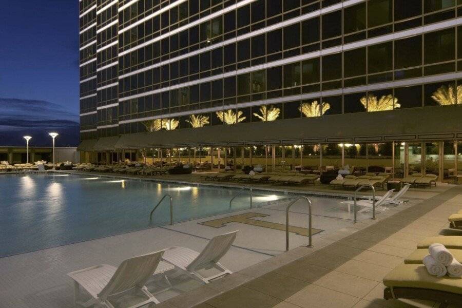 Trump International Hotel outdoor pool