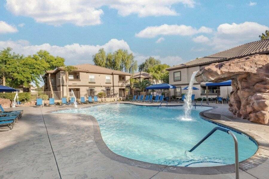 Hilton Vacation Club Desert Retreat outdoor pool