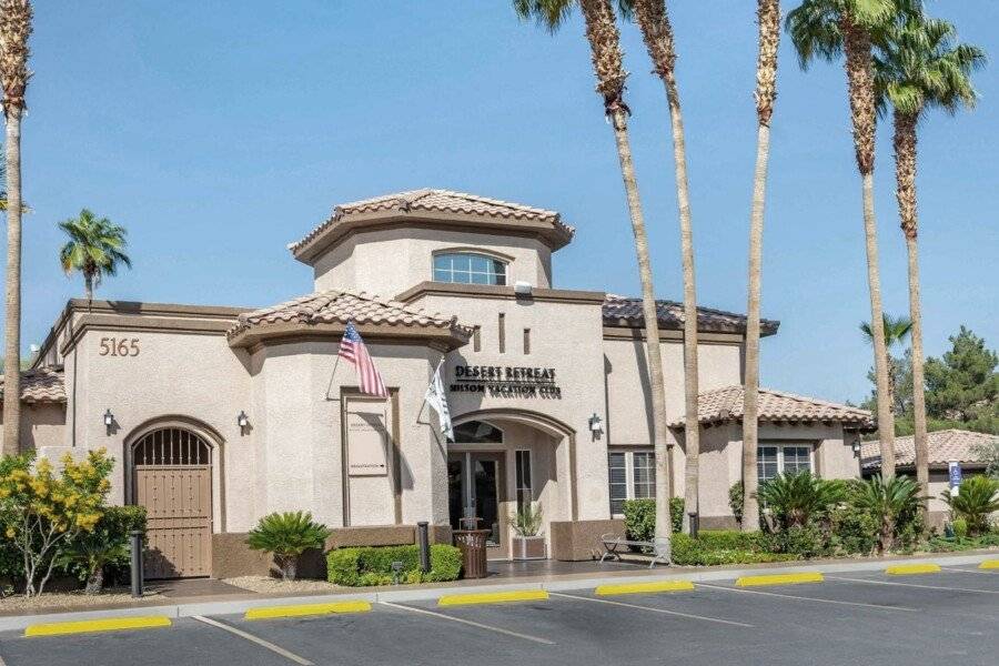 Hilton Vacation Club Desert Retreat facade