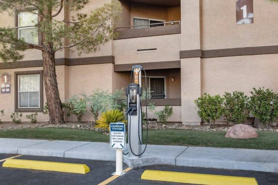 Hilton Vacation Club Desert Retreat , electrical vehicle charging station