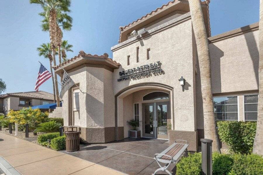 Hilton Vacation Club Desert Retreat facade