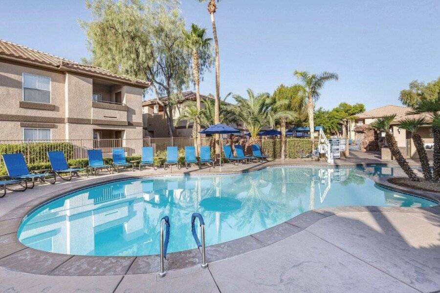 Hilton Vacation Club Desert Retreat outdoor pool