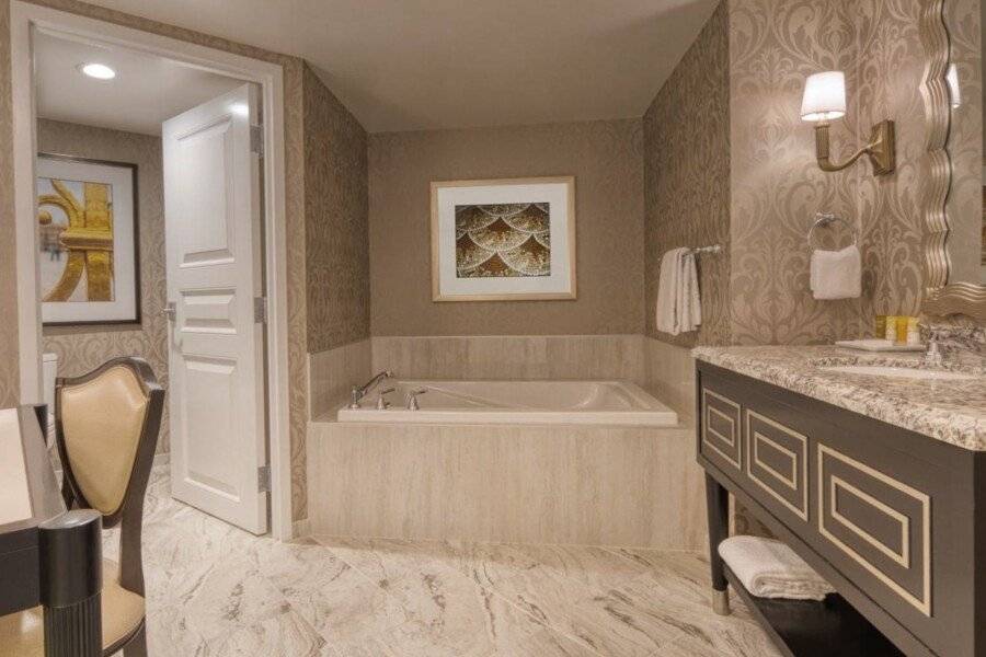 Paris Hotel & Casino bathtub