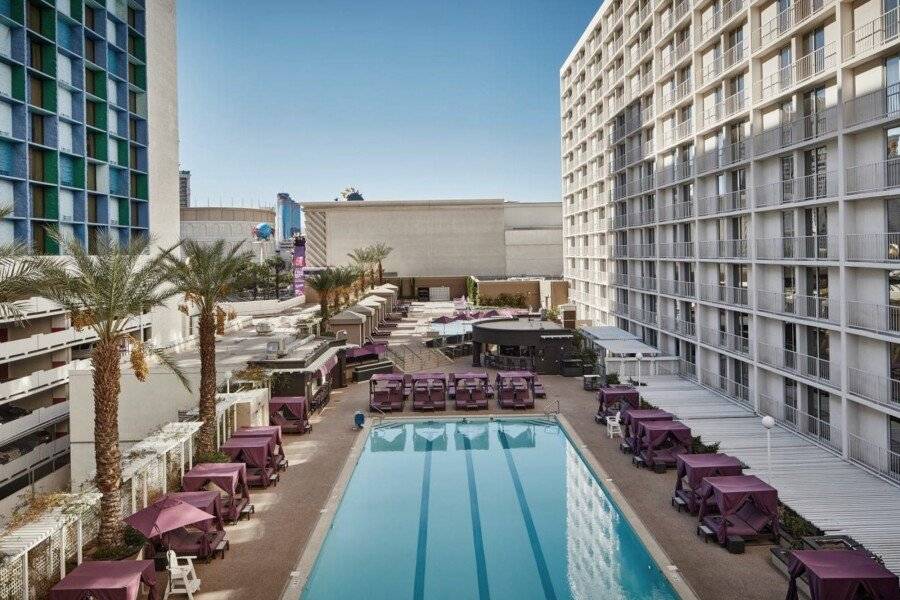 Harrah's Hotel & Casino outdoor pool