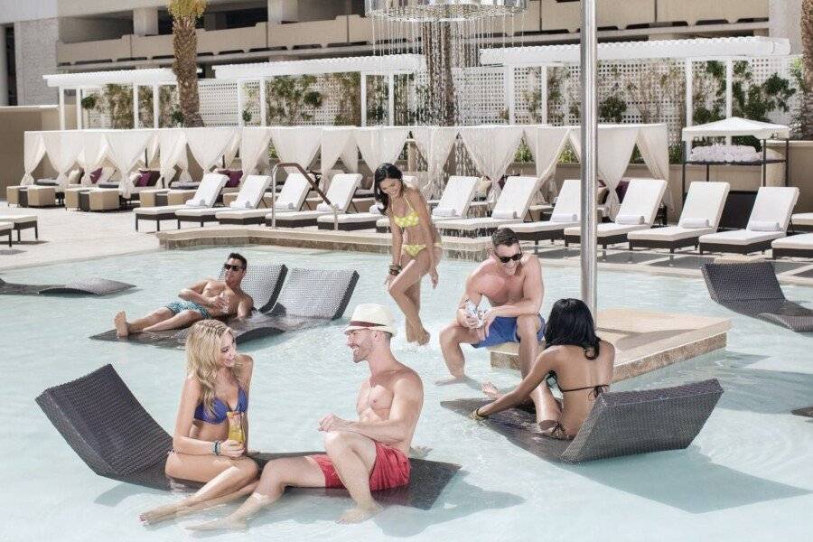 Harrah's Hotel & Casino outdoor pool