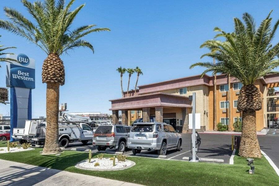 Best Western McCarran Inn facade, parking