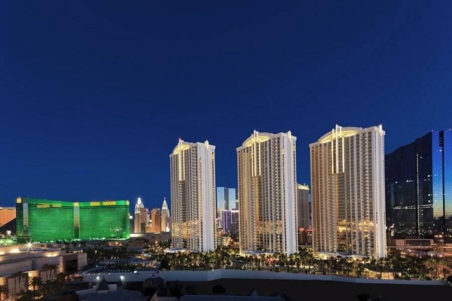 The Signature at MGM Grand - All Suites facade