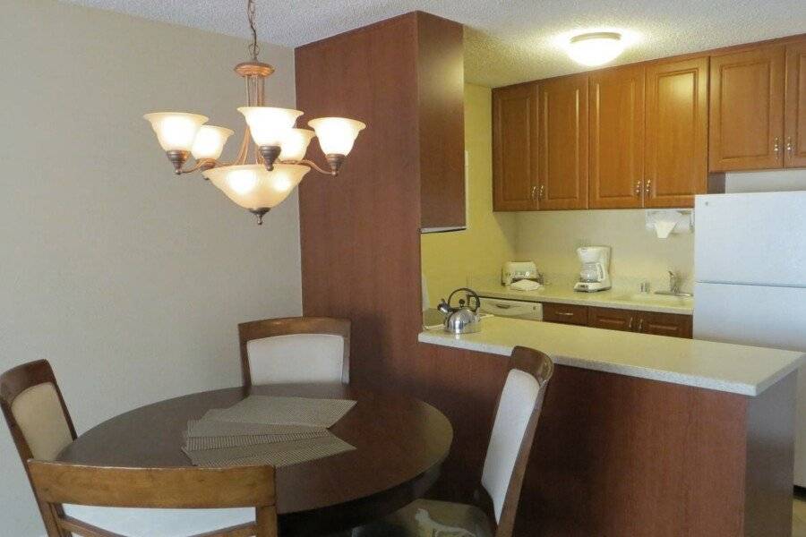 Jockey Resort Suites Center Strip kitchen