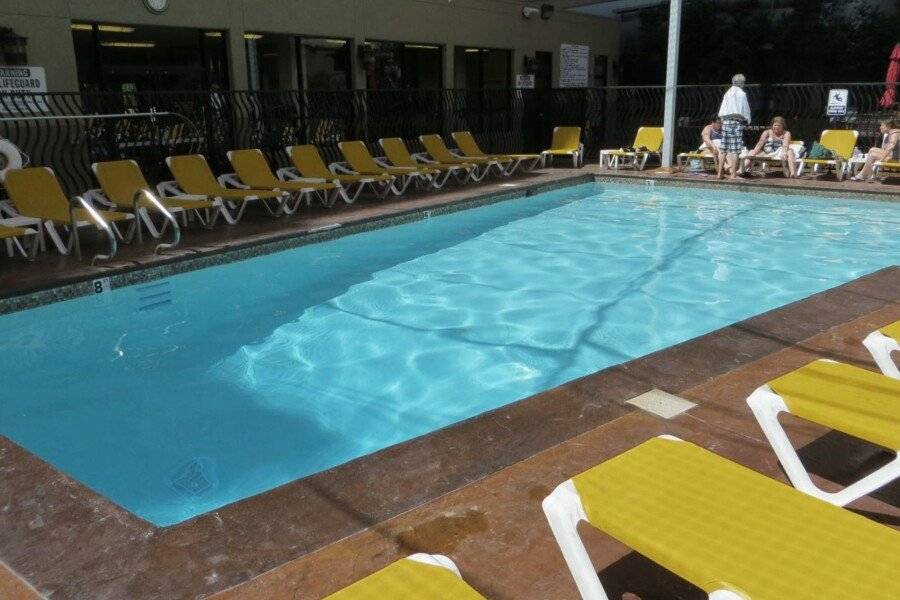 Jockey Resort Suites Center Strip outdoor pool