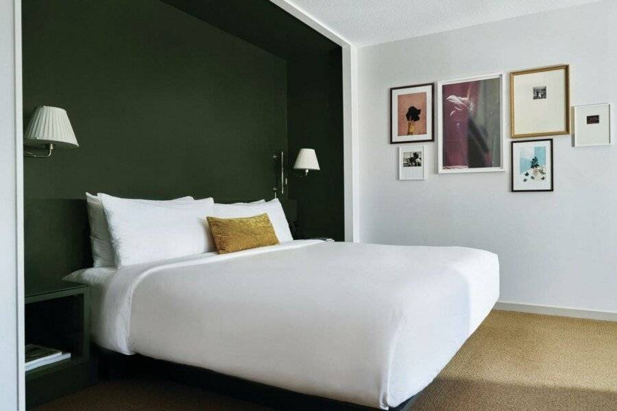 Park MGM hotel bedroom