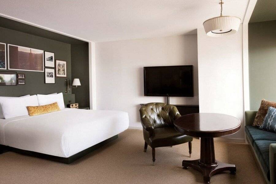 Park MGM hotel bedroom