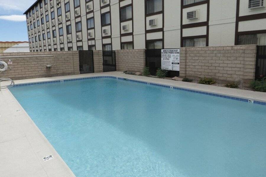 Longhorn Boulder Highway outdoor pool,hotel facade