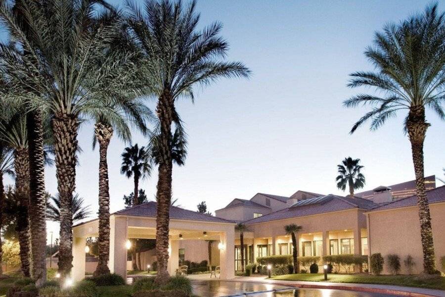 Courtyard by Marriott Convention Center facade