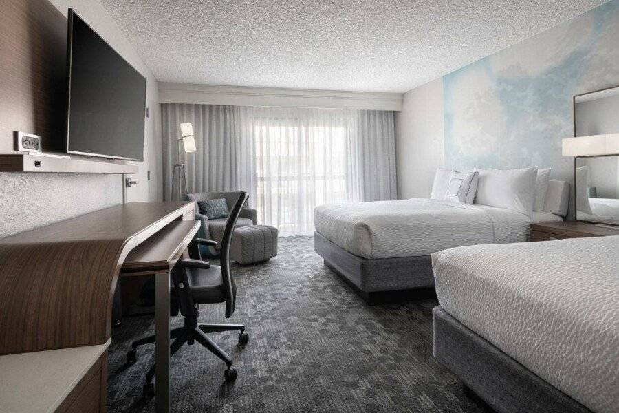 Courtyard by Marriott Convention Center hotel bedroom