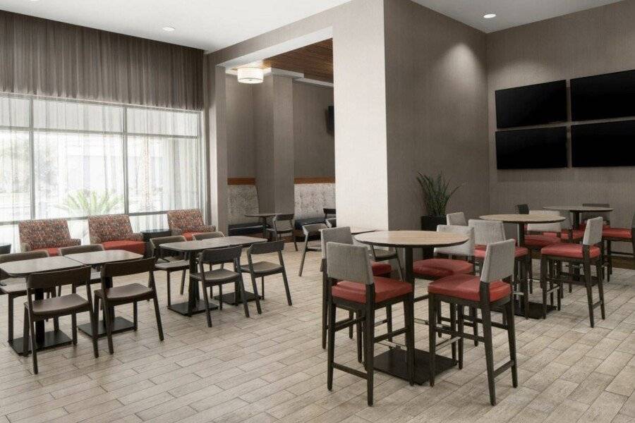 SpringHill Suites by Marriott Convention Center restaurant