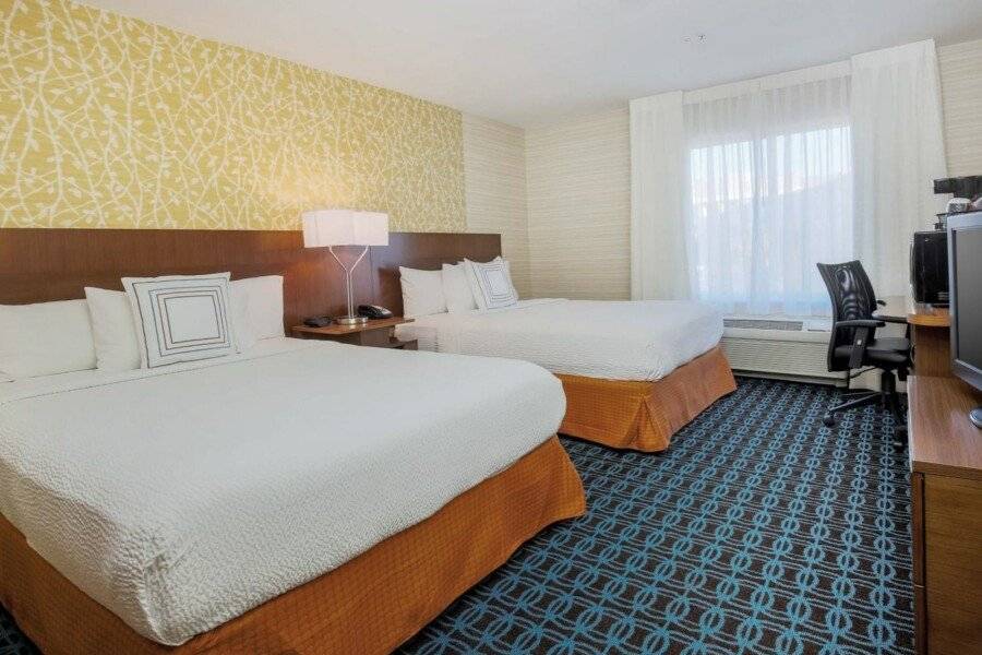 Fairfield by Marriott Inn & Suites Stadium Area hotel bedroom