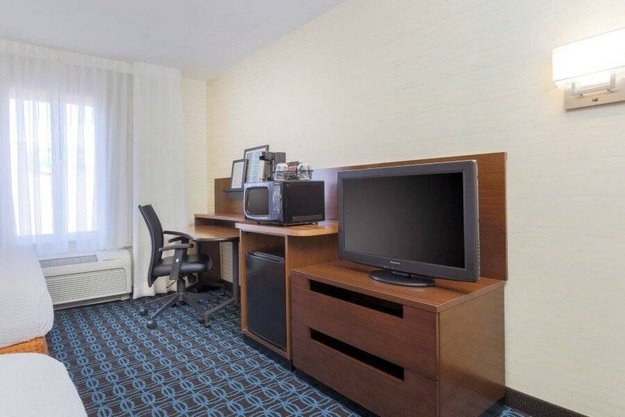 Fairfield by Marriott Inn & Suites Stadium Area hotel bedroom