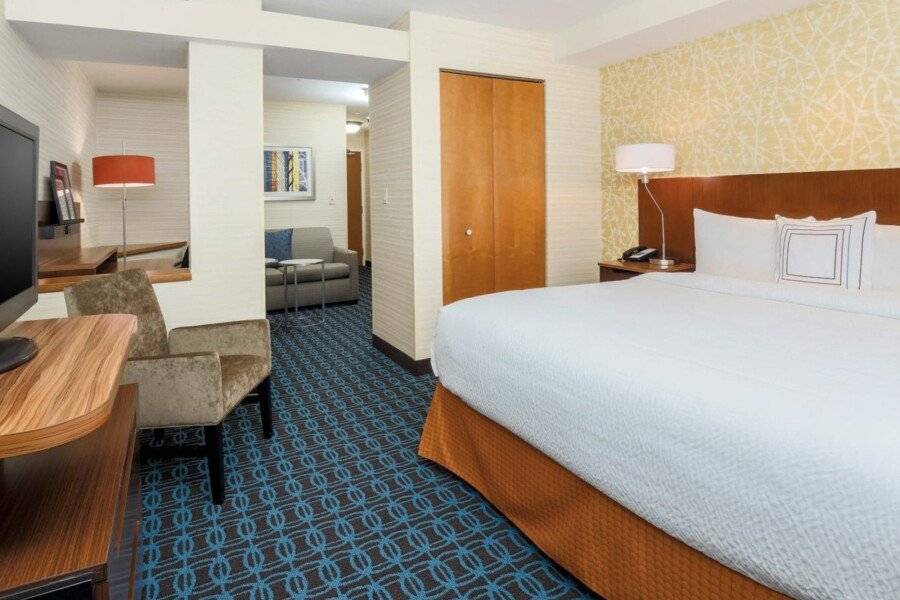 Fairfield by Marriott Inn & Suites Stadium Area hotel bedroom