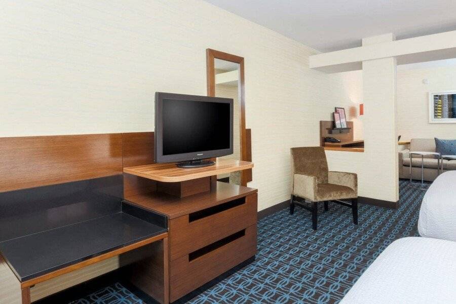 Fairfield by Marriott Inn & Suites Stadium Area hotel bedroom