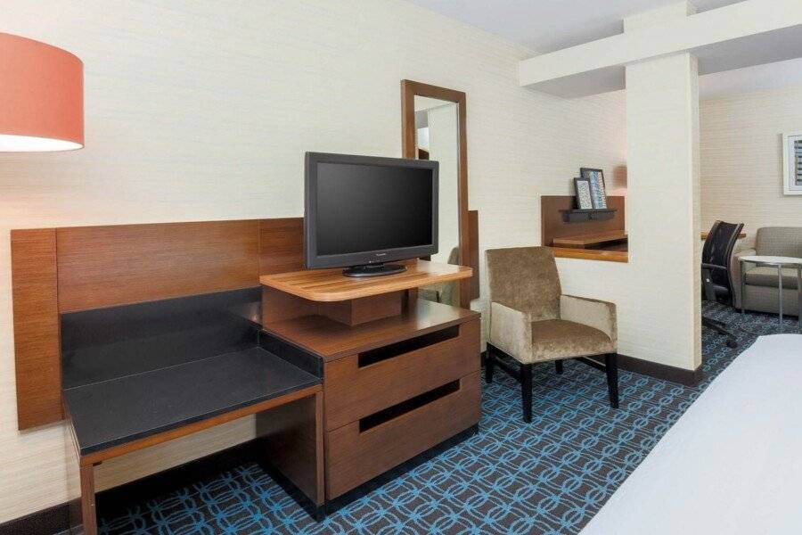 Fairfield by Marriott Inn & Suites Stadium Area hotel bedroom