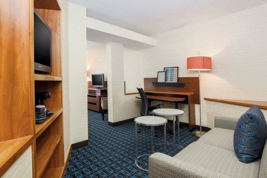 Fairfield by Marriott Inn & Suites Stadium Area hotel bedroom