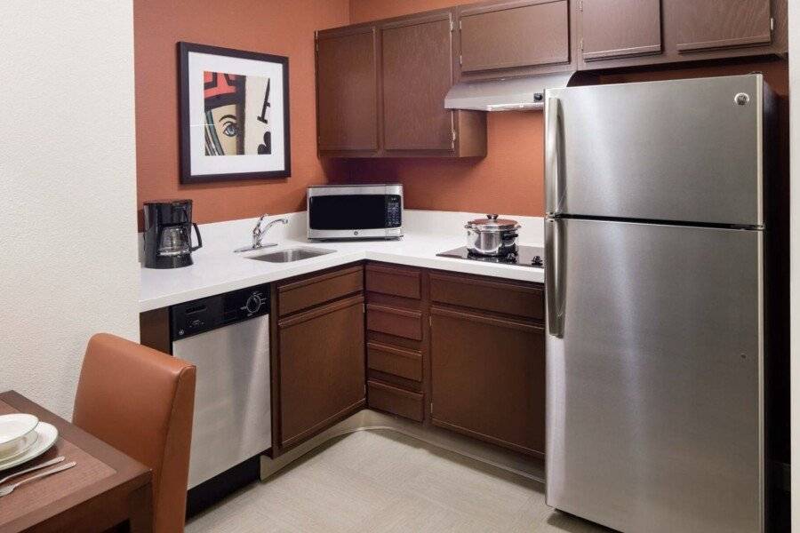 Residence Inn by Marriott Hughes Center kitchen