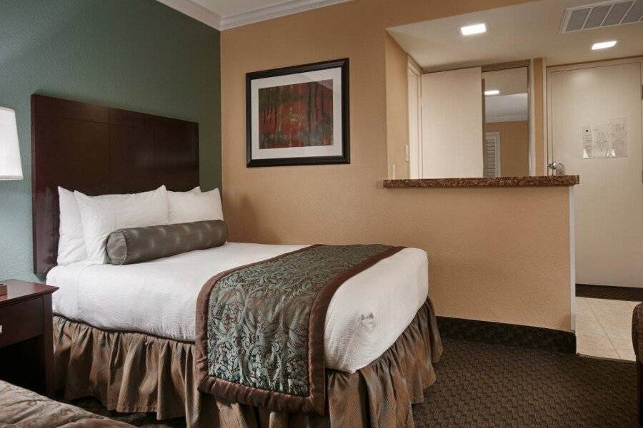 Best Western Plus Casino Royale - Center Strip hotel bedroom